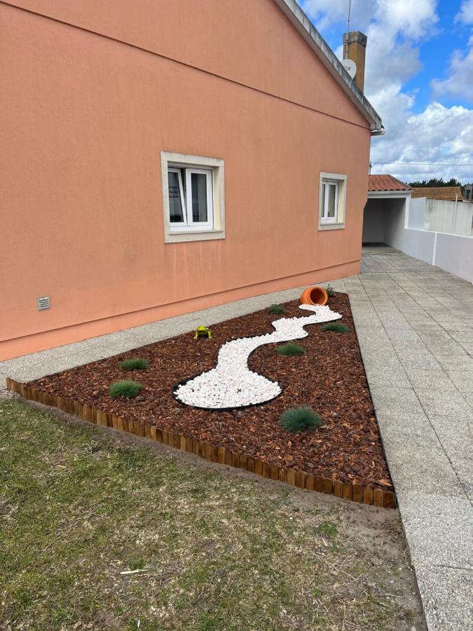Moradia Alegre No Centro Da Vila Da Tocha. エクステリア 写真